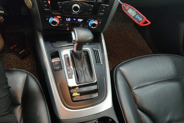Used Audi Q5 2015 40 TFSI Technology Edition Gear Lever