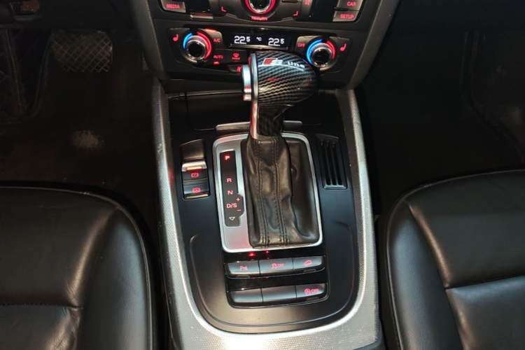 Used Audi Q5 2015 40 TFSI Technology Edition Gear Lever