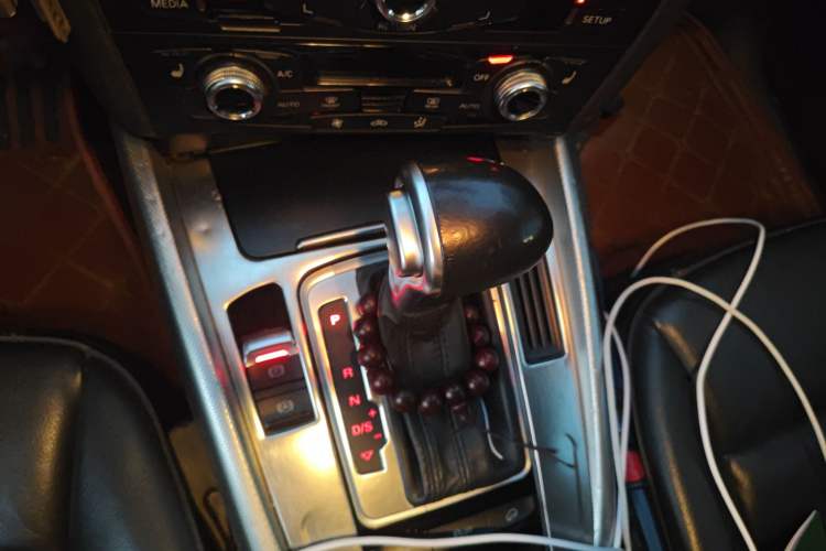 Used Audi Q5 2015 40 TFSI Technology Edition Gear Lever