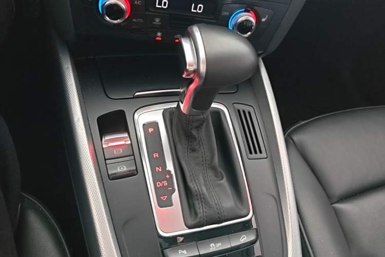 Used Audi Q5 2015 40 TFSI Technology Edition Gear Lever