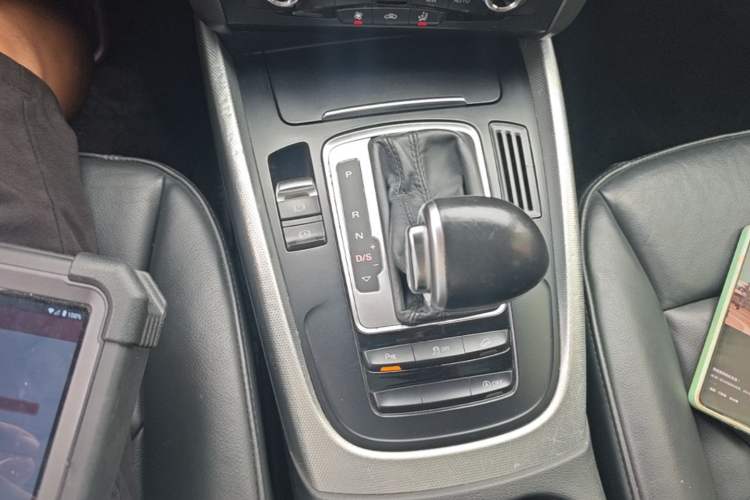 Used Audi Q5 2015 40 TFSI Technology Edition Gear Lever