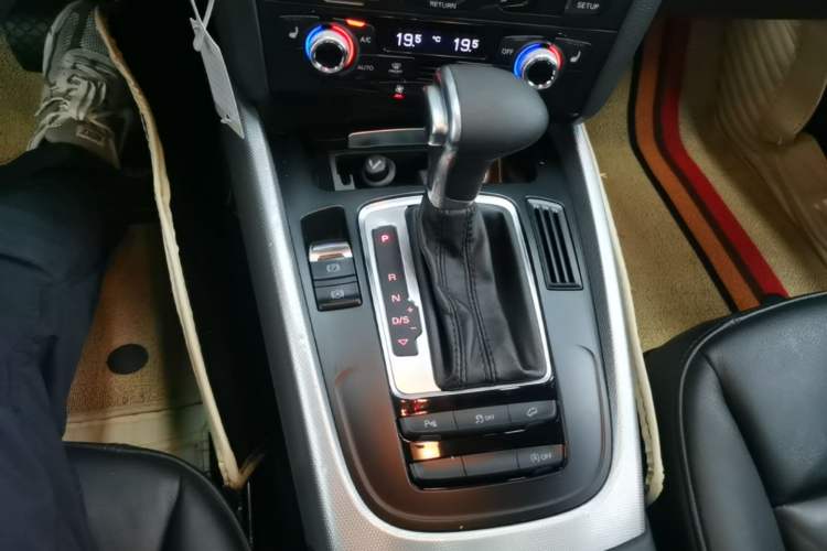 Used Audi Q5 2015 40 TFSI Technology Edition Gear Lever