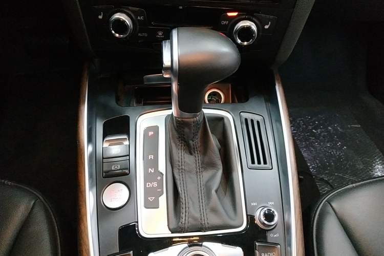 Used Audi Q5 2015 40 TFSI Comfort Model Gear Lever
