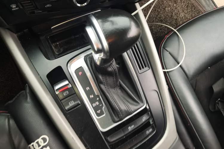 Used Audi Q5 2015 40 TFSI Trendy Edition Gear Lever