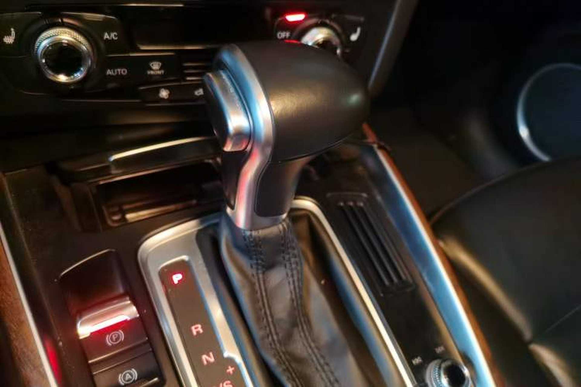 Used Audi Q5 2015 40 TFSI Comfort Model Gear Lever