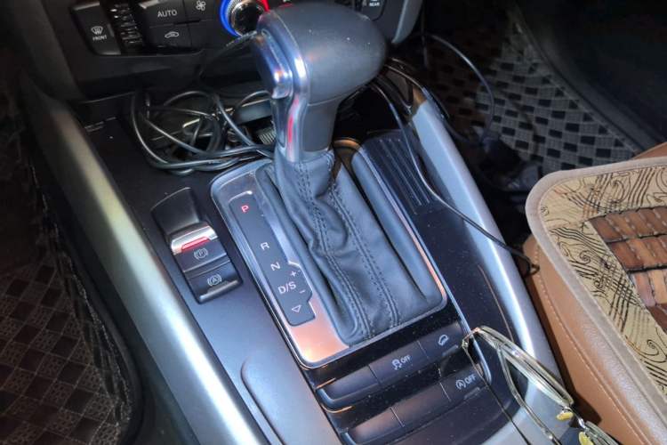 Used Audi Q5 2015 40 TFSI Trendy Edition Gear Lever