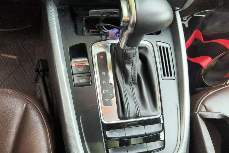 Used Audi Q5 2015 40 TFSI Technology Edition Gear Lever