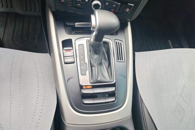 Used Audi Q5 2015 40 TFSI Trendy Edition Gear Lever