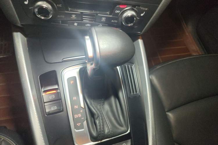 Used Audi Q5 2015 40 TFSI Technology Edition Gear Lever