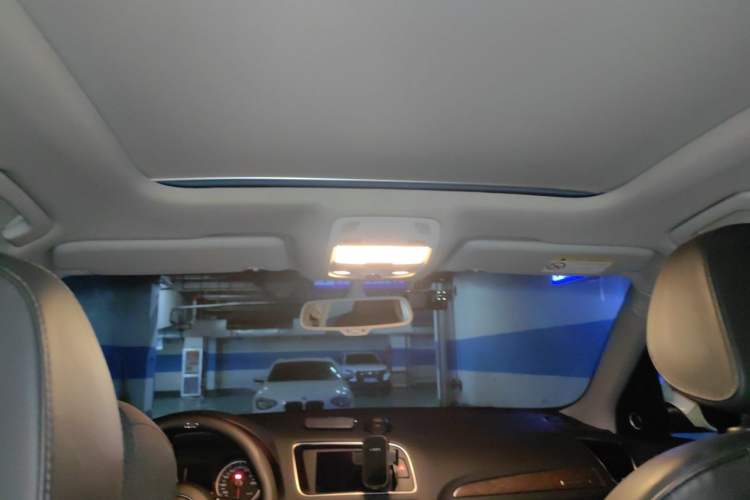 Used Audi Q5 2015 40 TFSI Comfort Model Headliner