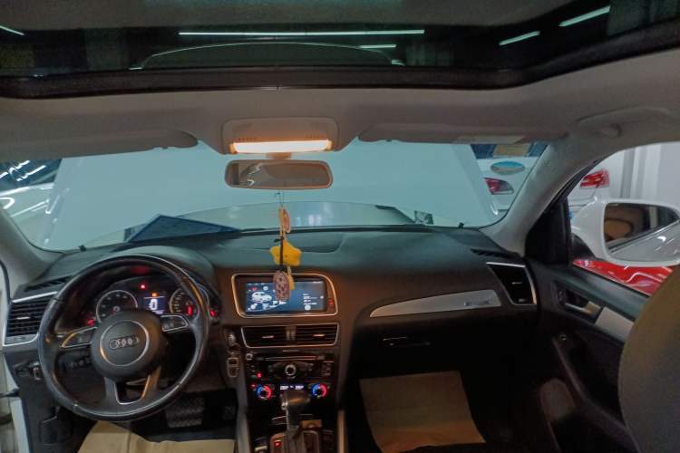 Used Audi Q5 2015 40 TFSI Technology Edition Headliner