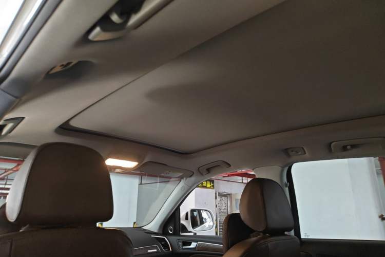 Used Audi Q5 2015 40 TFSI Comfort Model Headliner