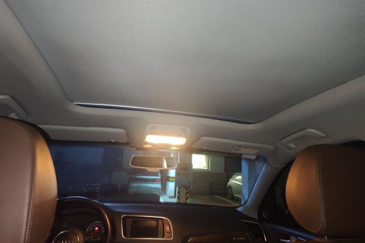 Used Audi Q5 2015 40 TFSI Comfort Model Headliner