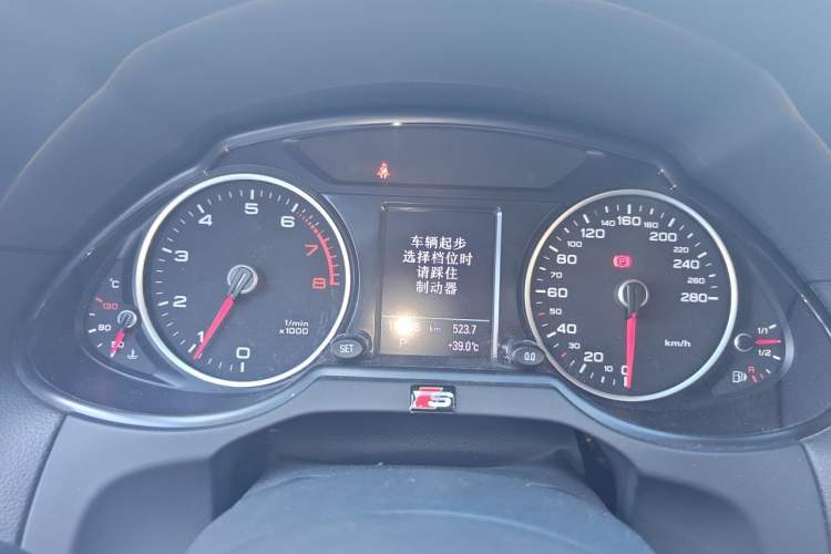 Used Audi Q5 2015 40 TFSI Luxury Model Instrument Cluster