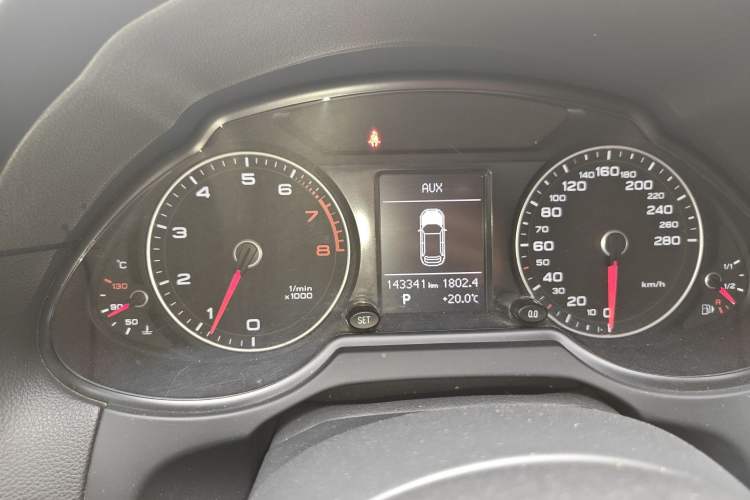 Used Audi Q5 2015 40 TFSI Technology Edition Instrument Cluster