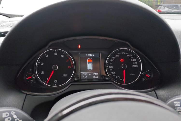 Used Audi Q5 2015 40 TFSI Comfort Model Instrument Cluster