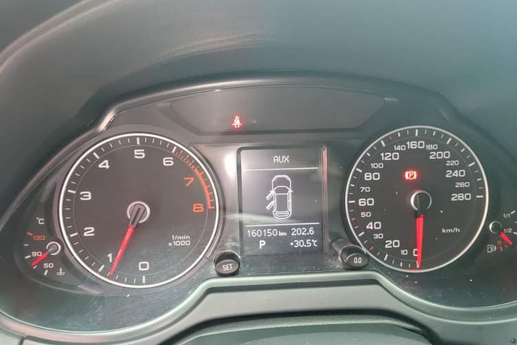 Used Audi Q5 2015 40 TFSI Technology Edition Instrument Cluster
