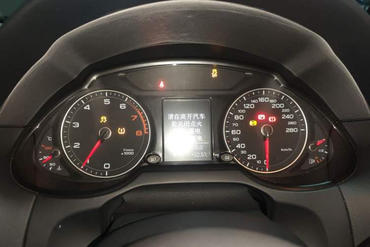 Used Audi Q5 2015 40 TFSI Technology Edition Instrument Cluster
