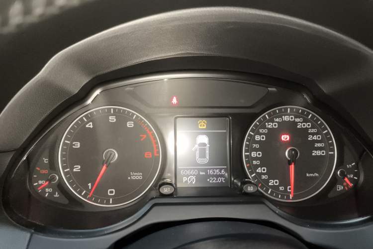 Used Audi Q5 2015 40 TFSI Technology Edition Instrument Cluster