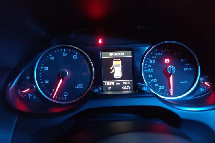 Used Audi Q5 2015 40 TFSI Trendy Edition Instrument Cluster