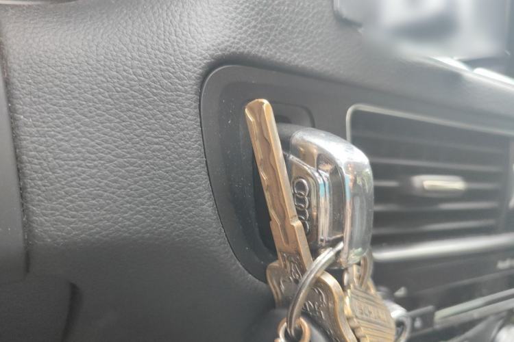 Used Audi Q5 2015 40 TFSI Technology Edition Interior 1