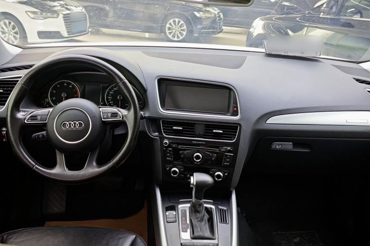 Used Audi Q5 2015 40 TFSI Technology Edition Interior 1