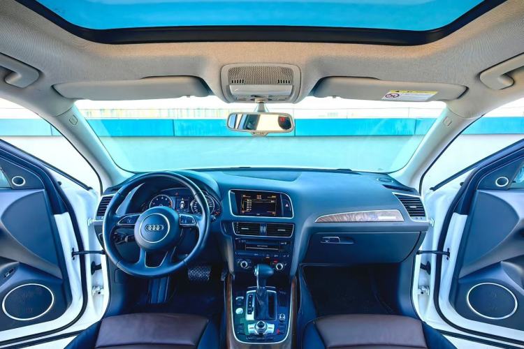 Used Audi Q5 2015 40 TFSI Comfort Model Interior 1