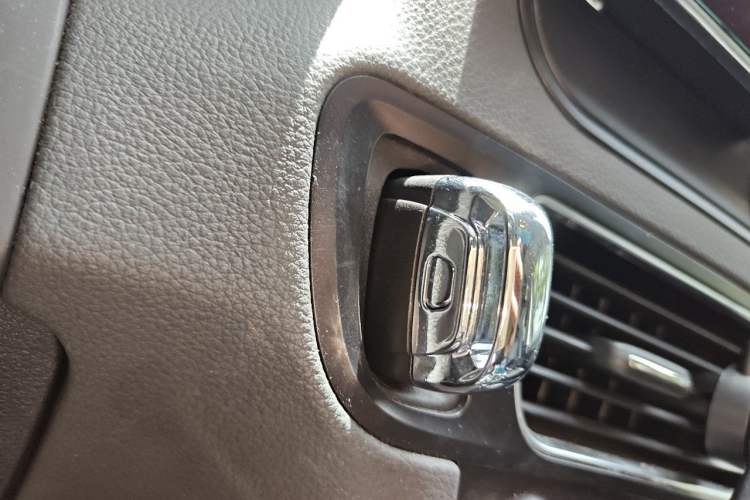 Used Audi Q5 2015 40 TFSI Technology Edition Interior 1
