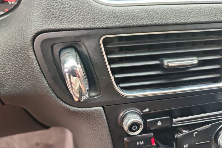 Used Audi Q5 2015 40 TFSI Technology Edition Interior 1