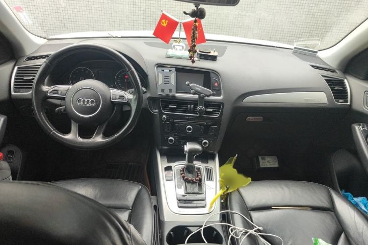 Used Audi Q5 2015 40 TFSI Technology Edition Interior 2