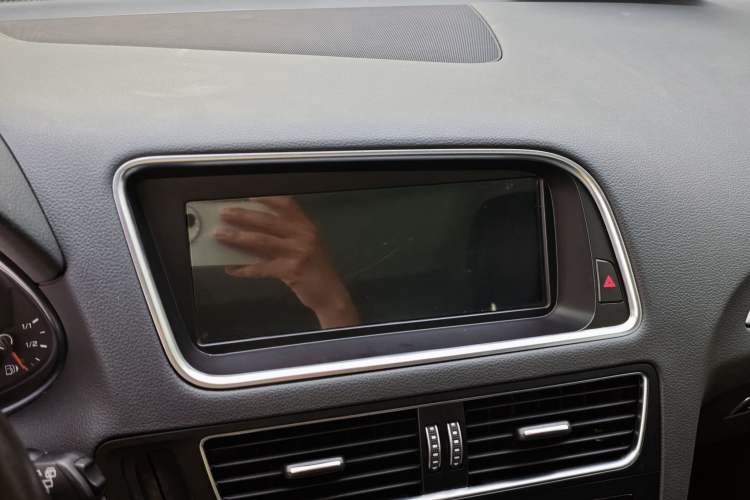 Used Audi Q5 2015 40 TFSI Technology Edition Interior 2