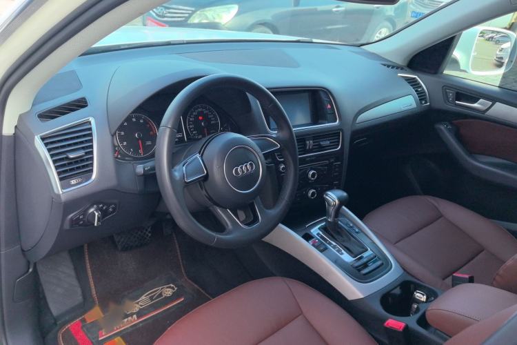 Used Audi Q5 2015 40 TFSI Trendy Edition Interior 2