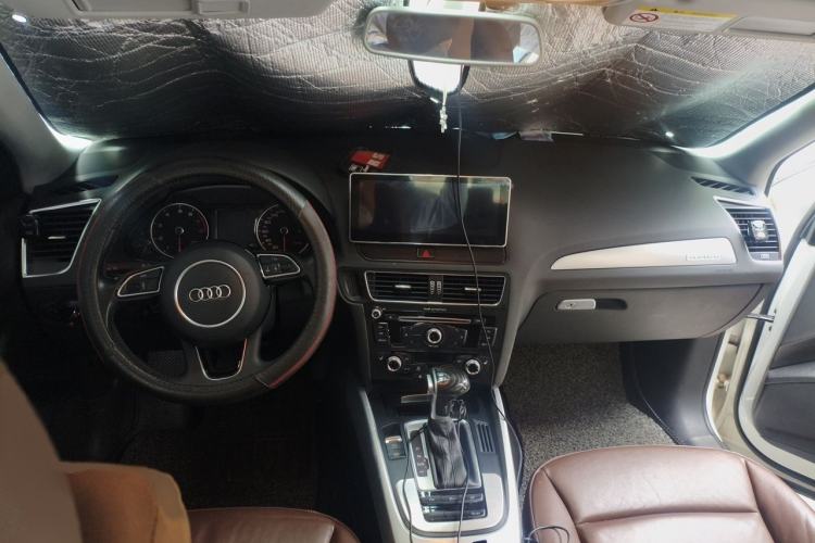 Used Audi Q5 2015 40 TFSI Technology Edition Interior 2