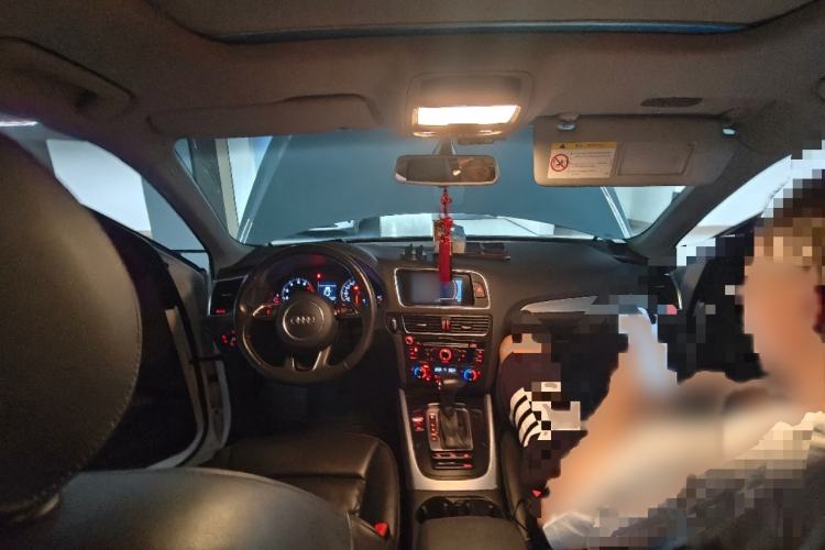 Used Audi Q5 2015 40 TFSI Technology Edition Interior 2