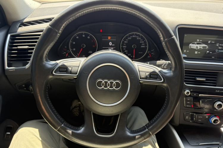 Used Audi Q5 2015 40 TFSI Trendy Edition Interior 2