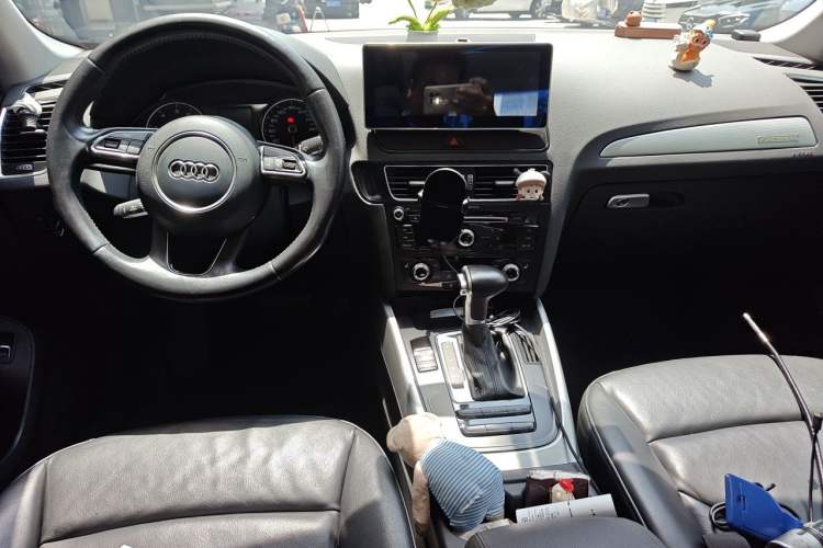 Used Audi Q5 2015 40 TFSI Technology Edition Interior 2