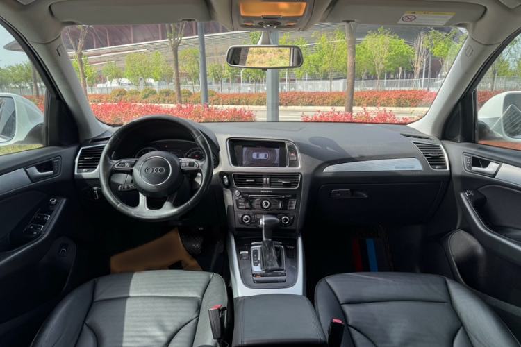 Used Audi Q5 2015 40 TFSI Technology Edition Interior 2