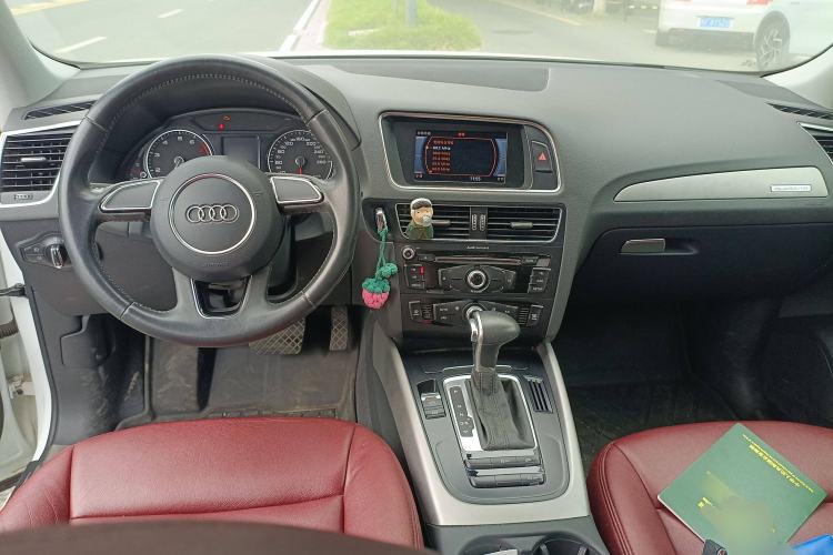 Used Audi Q5 2015 40 TFSI Trendy Edition Interior 2