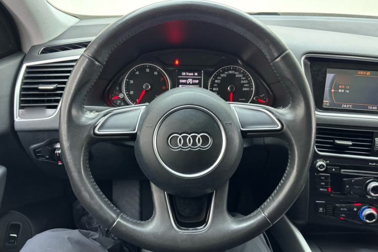 Used Audi Q5 2015 40 TFSI Trendy Edition Interior 2