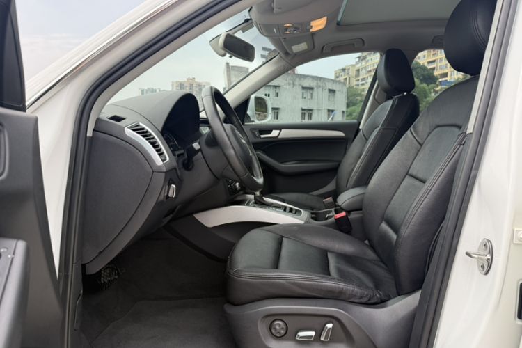 Used Audi Q5 2015 40 TFSI Trendy Edition Interior 2