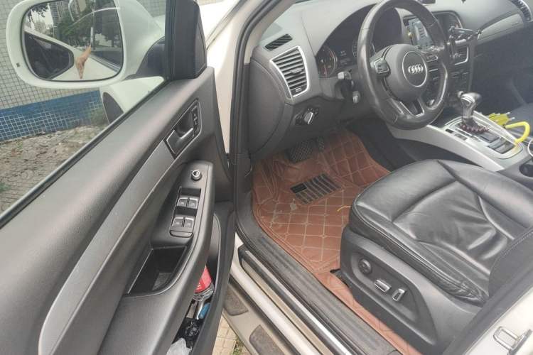 Used Audi Q5 2015 40 TFSI Technology Edition Interior 3