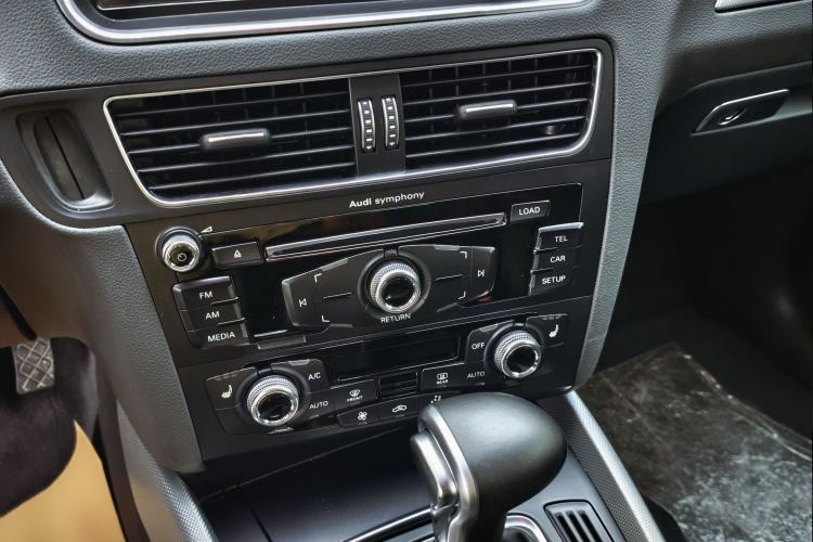 Used Audi Q5 2015 40 TFSI Technology Edition Interior 3