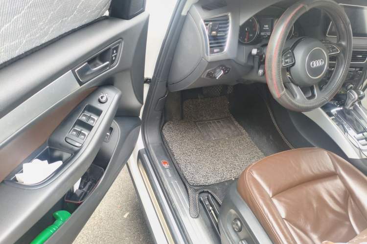 Used Audi Q5 2015 40 TFSI Technology Edition Interior 3