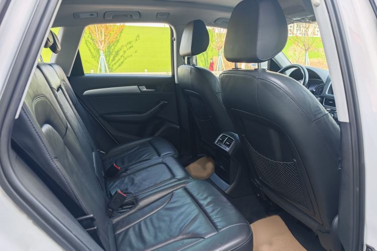 Used Audi Q5 2015 40 TFSI Technology Edition Interior 3