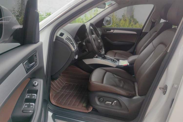 Used Audi Q5 2015 40 TFSI Technology Edition Interior 3