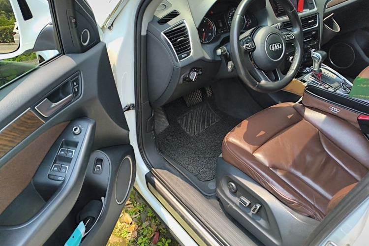 Used Audi Q5 2015 40 TFSI Comfort Model Interior 3