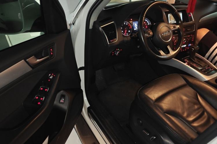 Used Audi Q5 2015 40 TFSI Technology Edition Interior 3