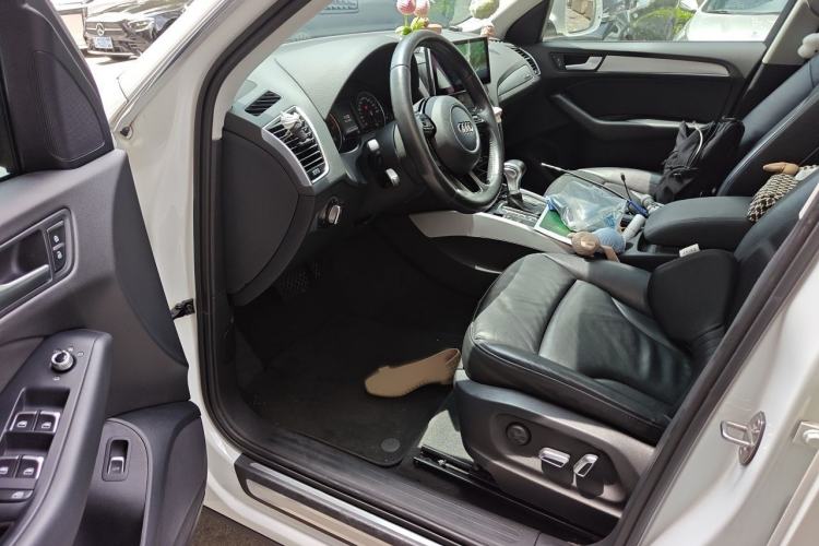 Used Audi Q5 2015 40 TFSI Technology Edition Interior 3