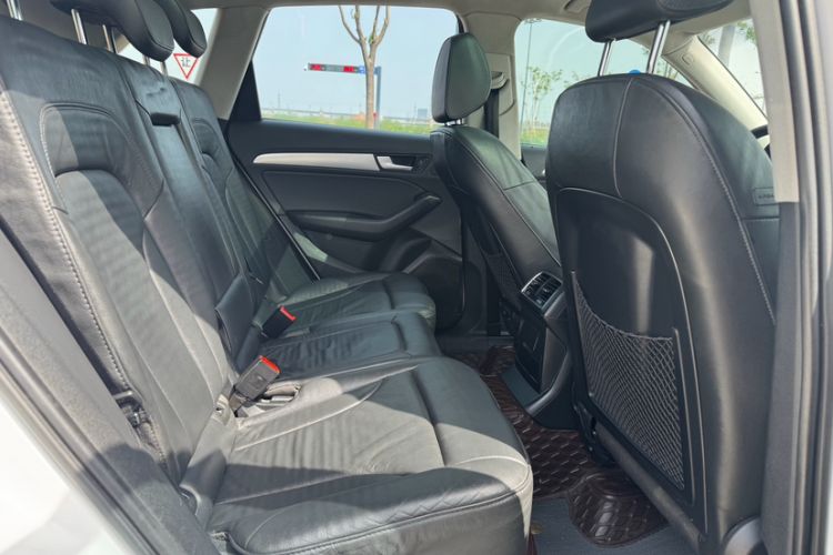 Used Audi Q5 2015 40 TFSI Technology Edition Interior 3