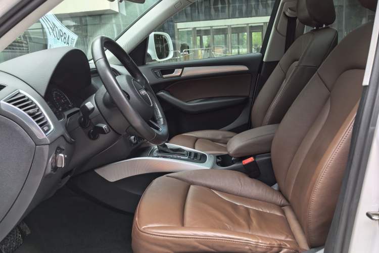 Used Audi Q5 2015 40 TFSI Technology Edition Interior 3